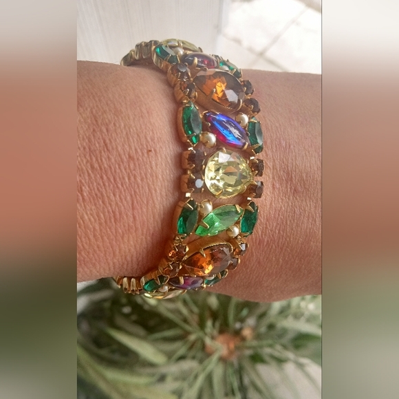 Hattie Carnegie Multi Color, Green Uranium,  Faux Mini Pearls VTG Bracelet - Picture 7 of 16